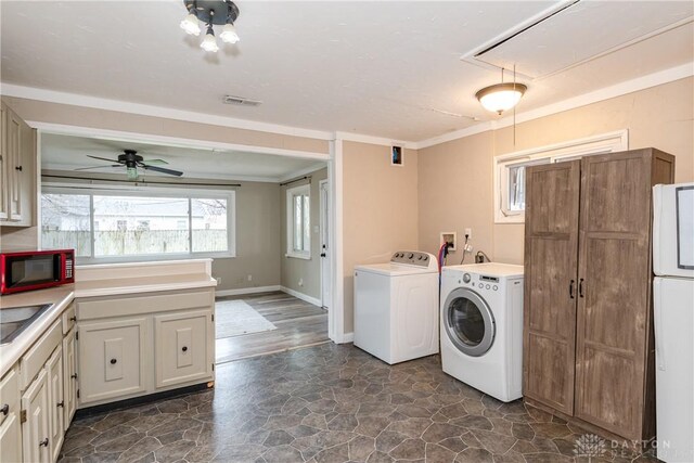 laundry room featuring ceiling fan, independent washer and dryer, ornamental molding, and sink