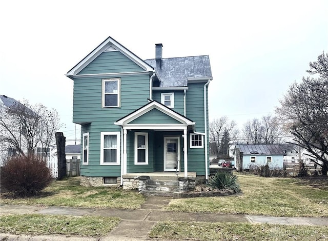 view of front of house with a front lawn