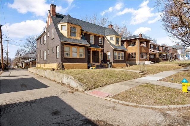 view of front of house featuring a front yard