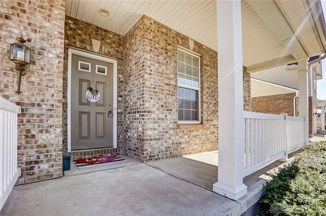 entrance to property featuring covered porch