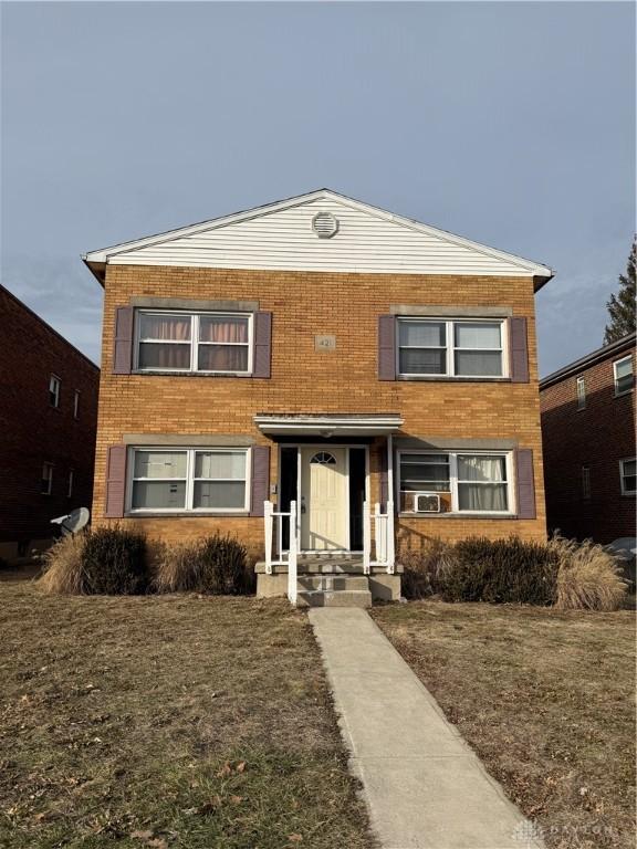 view of front of house with a front lawn