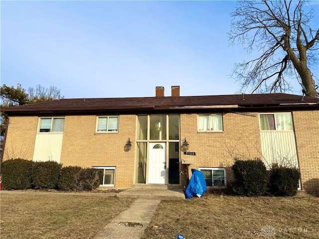 view of front of house with a front lawn