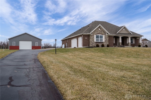 view of front of home featuring a front yard