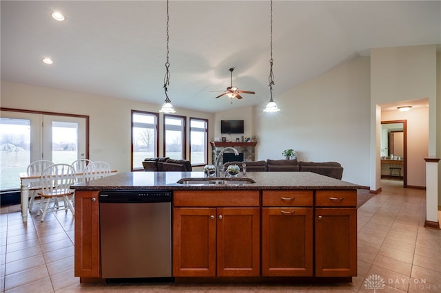 kitchen with sink, decorative light fixtures, vaulted ceiling, dishwasher, and an island with sink