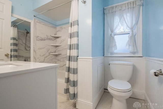 full bathroom with shower / tub combo with curtain, vanity, and toilet