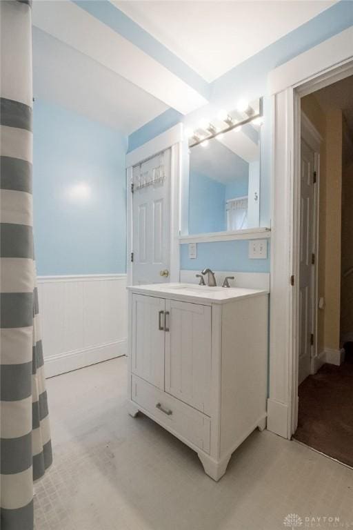 bathroom with vanity