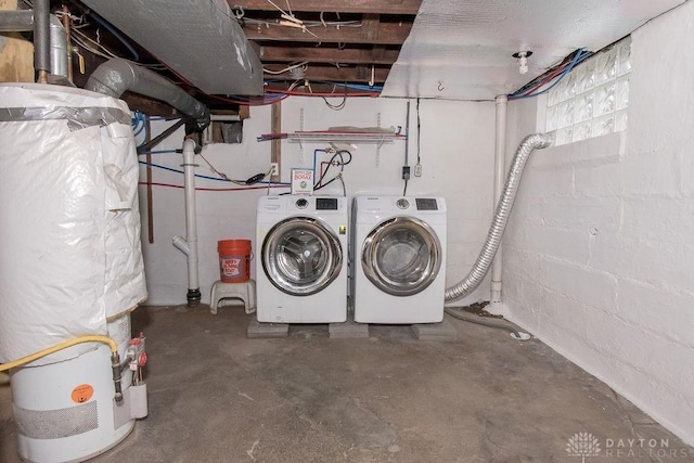 washroom featuring washing machine and clothes dryer