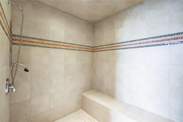 bathroom featuring a tile shower