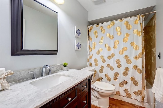 full bath featuring curtained shower, visible vents, toilet, vanity, and wood finished floors