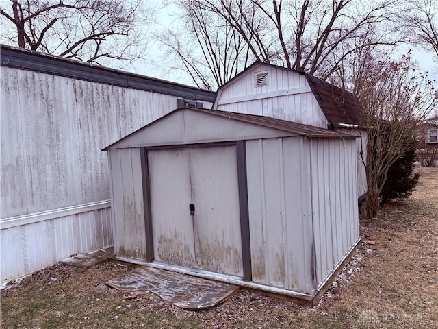 view of outbuilding