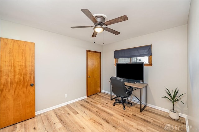 office area featuring light wood-style floors, ceiling fan, and baseboards