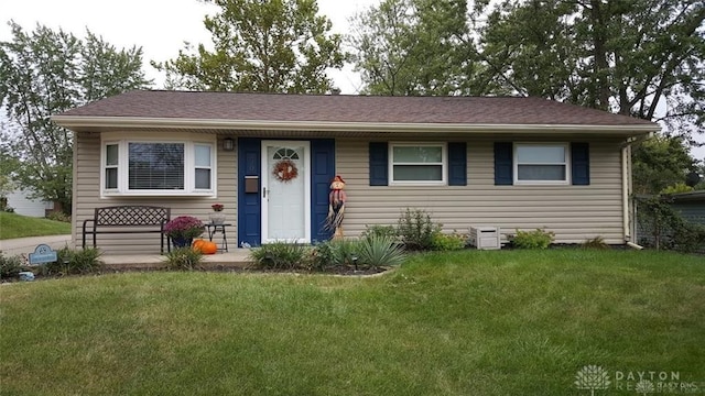 view of front of house with a front lawn