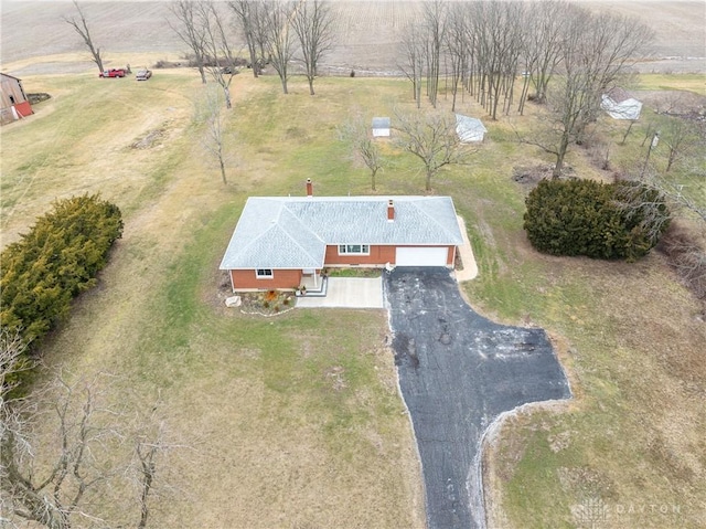 birds eye view of property featuring a rural view