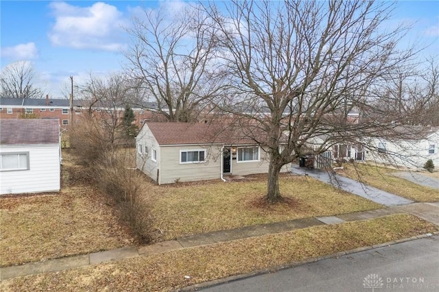 view of front of house with a front yard