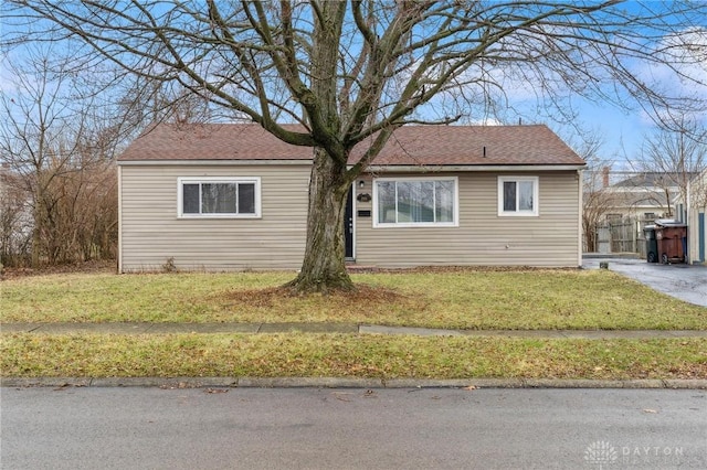 view of front facade with a front lawn