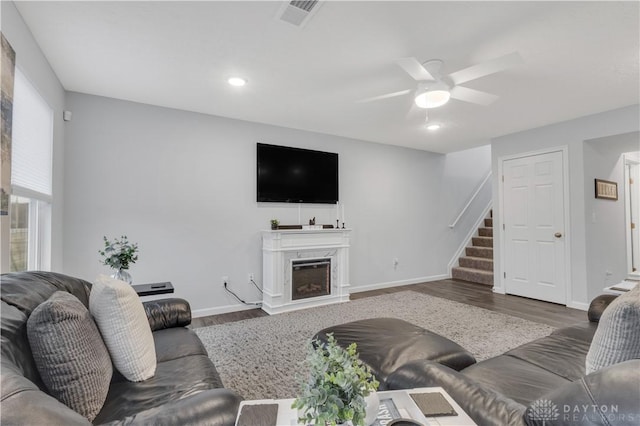 living room with dark wood-type flooring and ceiling fan