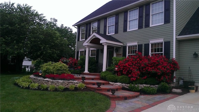 colonial home featuring a front yard