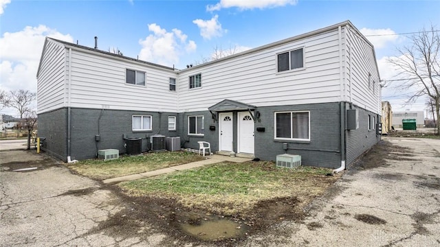 view of front property featuring central AC