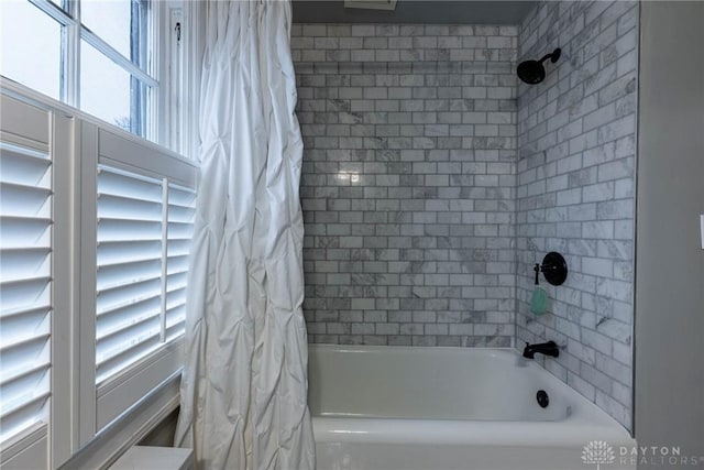 bathroom featuring shower / tub combo