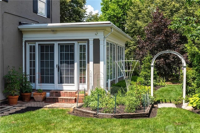 view of outdoor structure featuring a yard