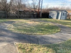 view of yard featuring a storage unit