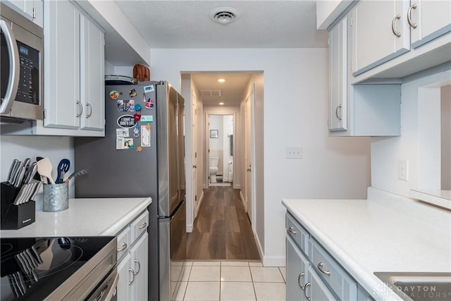 kitchen featuring light tile patterned floors