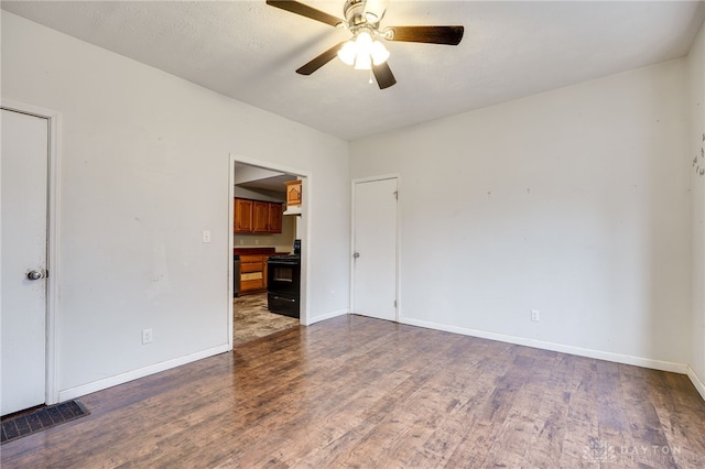 unfurnished room with dark wood-type flooring, ceiling fan, and a textured ceiling