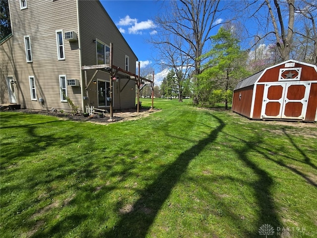view of yard featuring an outdoor structure and a shed