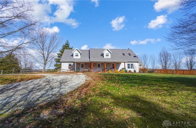 view of front of house featuring a front lawn