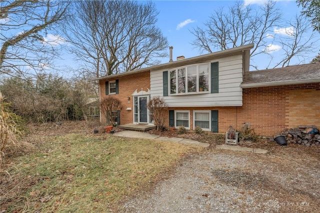 view of front of property with a front yard