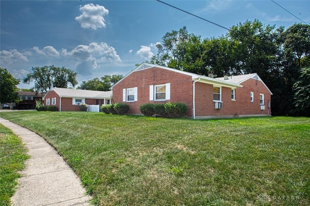 view of front facade featuring a front yard