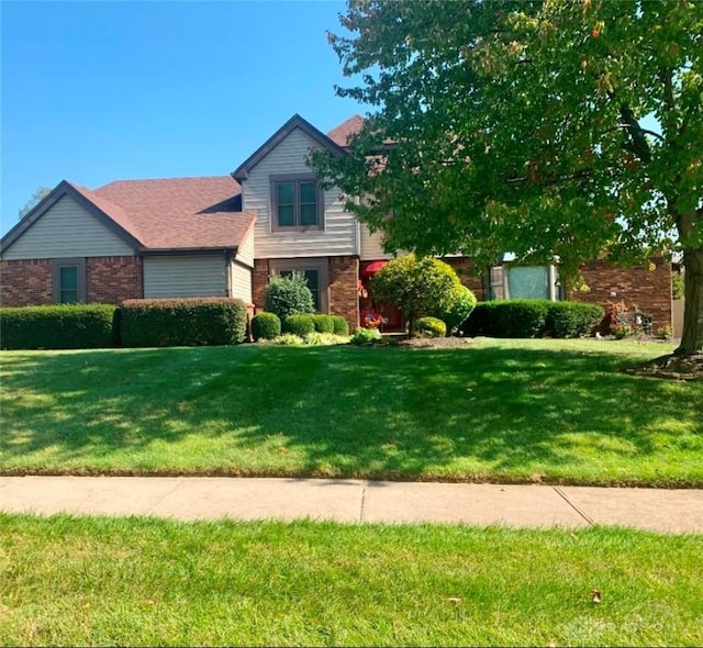 view of front of home featuring a front yard