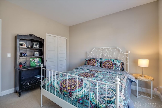 bedroom featuring carpet floors and a closet