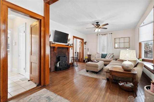 living room with light hardwood / wood-style flooring and ceiling fan