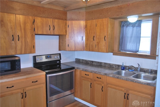 kitchen with sink, stainless steel appliances, and decorative backsplash