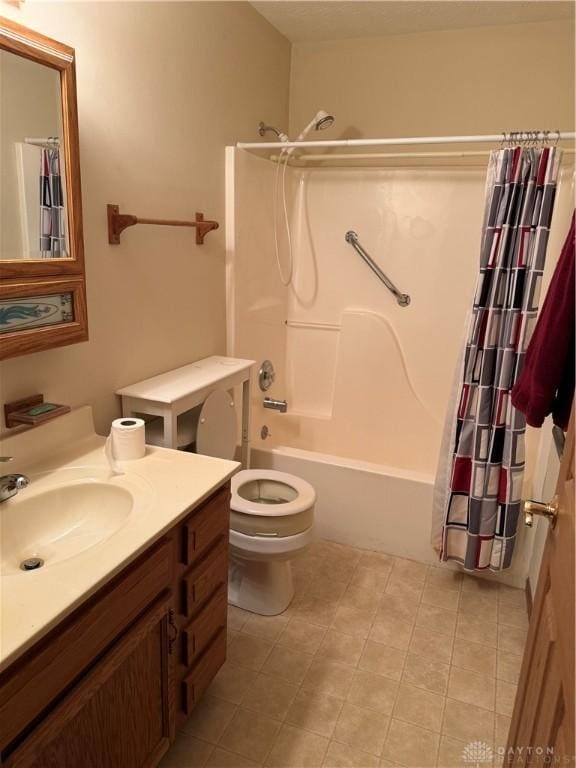 full bathroom featuring shower / tub combo with curtain, vanity, and toilet