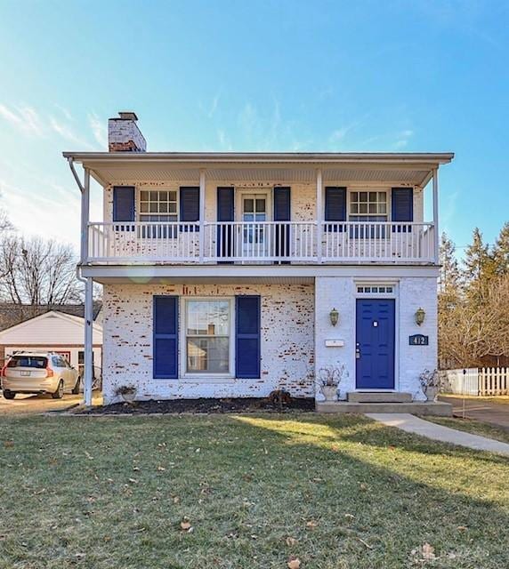 view of front of house with a front lawn and a garage