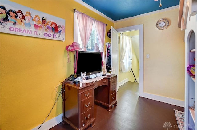 office with dark wood-style floors, baseboards, and crown molding