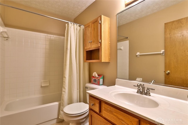 bathroom featuring toilet, shower / bath combo, a textured ceiling, and vanity