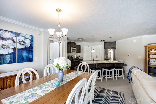 dining area with an inviting chandelier, a textured ceiling, crown molding, and light colored carpet