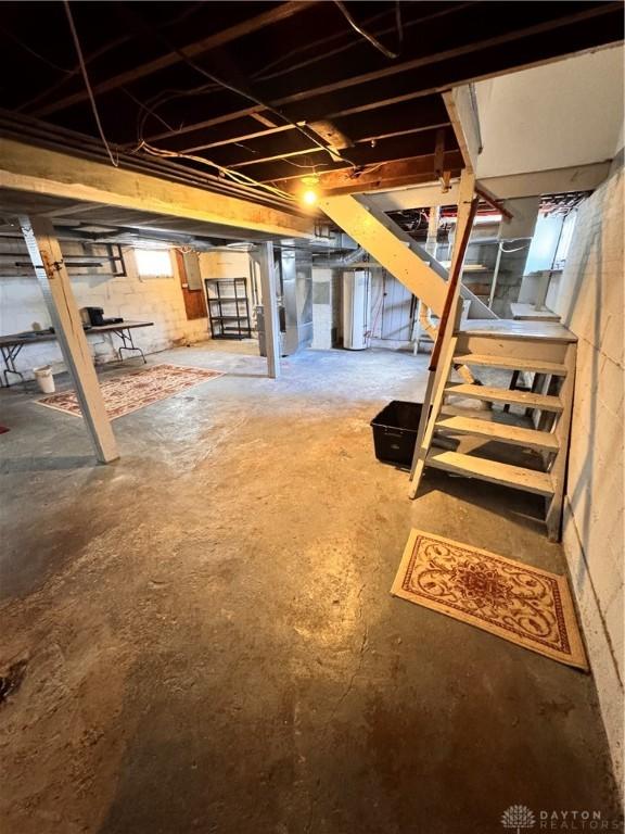 230 New Columbia Blvd, Sidney, OH 45365 - below grade area with stairway