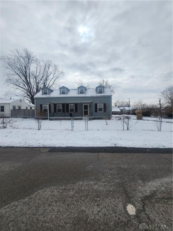 view of front of house featuring a porch and fence