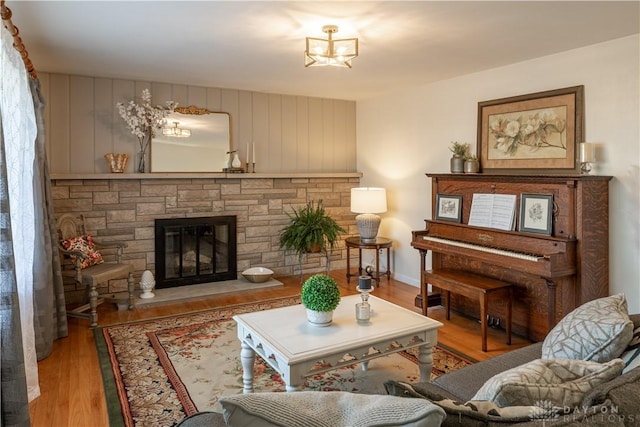 living area featuring light wood-style floors and a fireplace