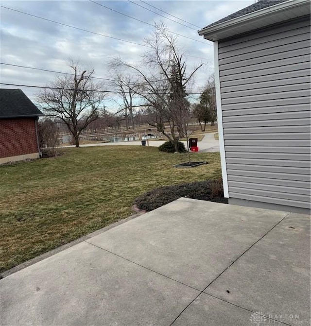 view of yard with a patio