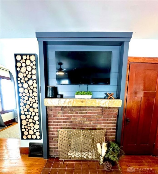 interior details with wood finished floors