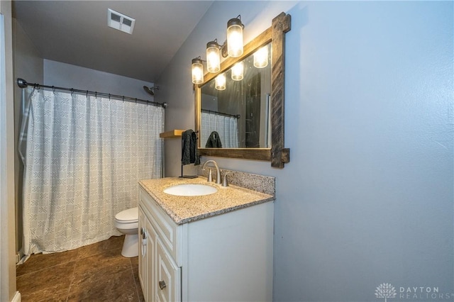 full bathroom with visible vents, toilet, a shower with shower curtain, and vanity