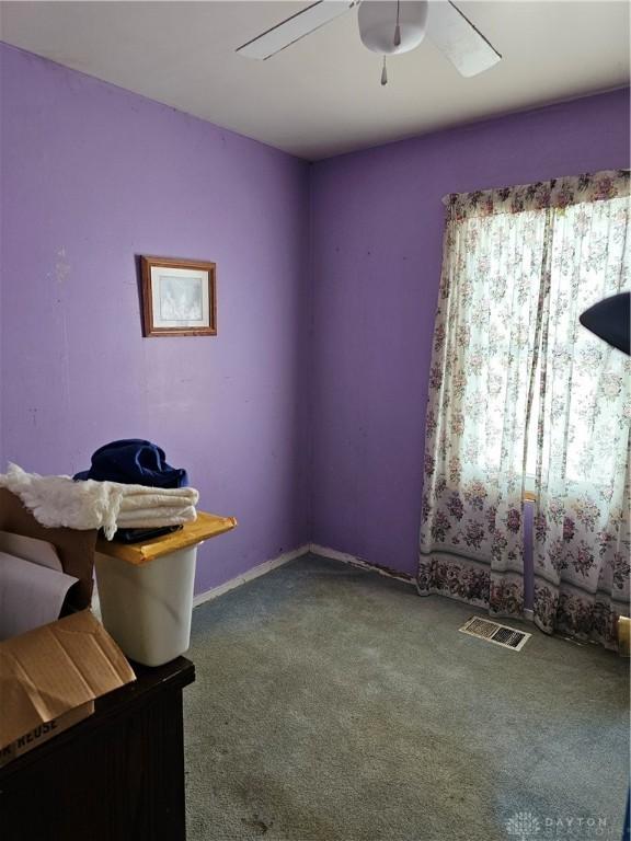 bedroom with carpet flooring, visible vents, and a ceiling fan