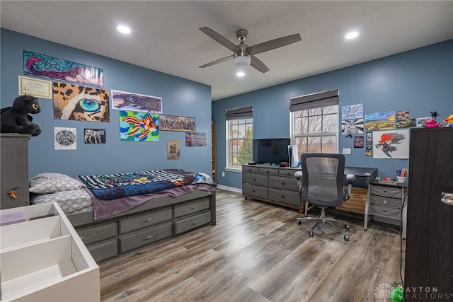 bedroom featuring baseboards, wood finished floors, a ceiling fan, and recessed lighting