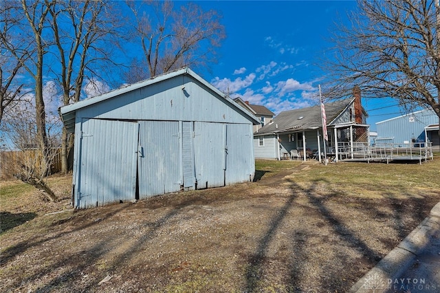 view of outdoor structure with an outbuilding