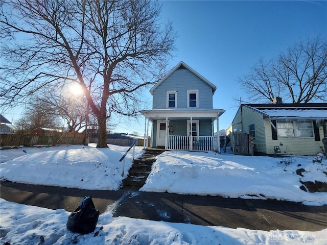 view of front facade with covered porch and fence